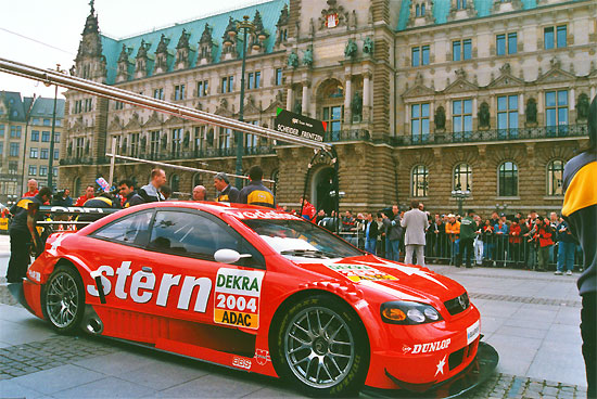 Hier der Opel Vectra GTS V8 von Timo Scheider und Heinz Harald Frentzen, beide starten fr das OPC Team Holzer.