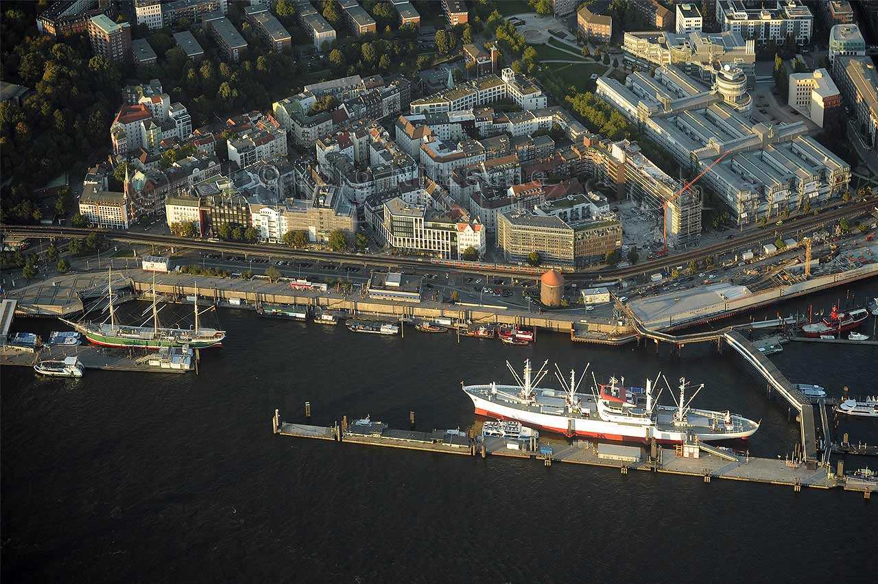 Hamburger Hafen, Landungsbrcken, Baumwall, berseebrcke, Elbpromenade, das Feuerschiff, Vorsetzen, Museumsschiff Cap San Diego, Museumsschiff Rickmer Rickmers - Jrg Nitzsche