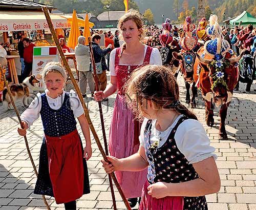 The young dairymaid with the daughters of the farmer - Jrg Nitzsche Hamburg Germany