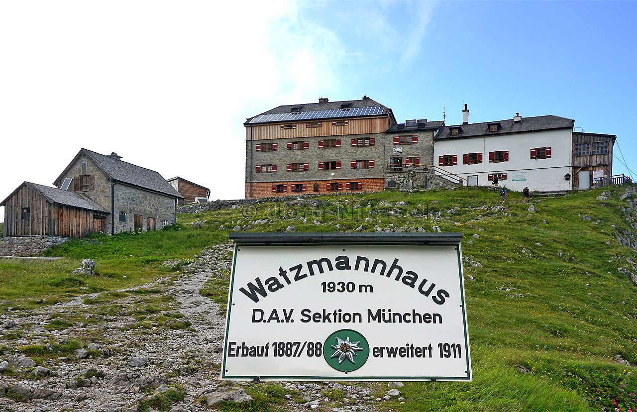 The Watzmannhaus perched on the Falzkpfl high above Berchtesgaden and the mountaineering village Ramsau. Finally reached!