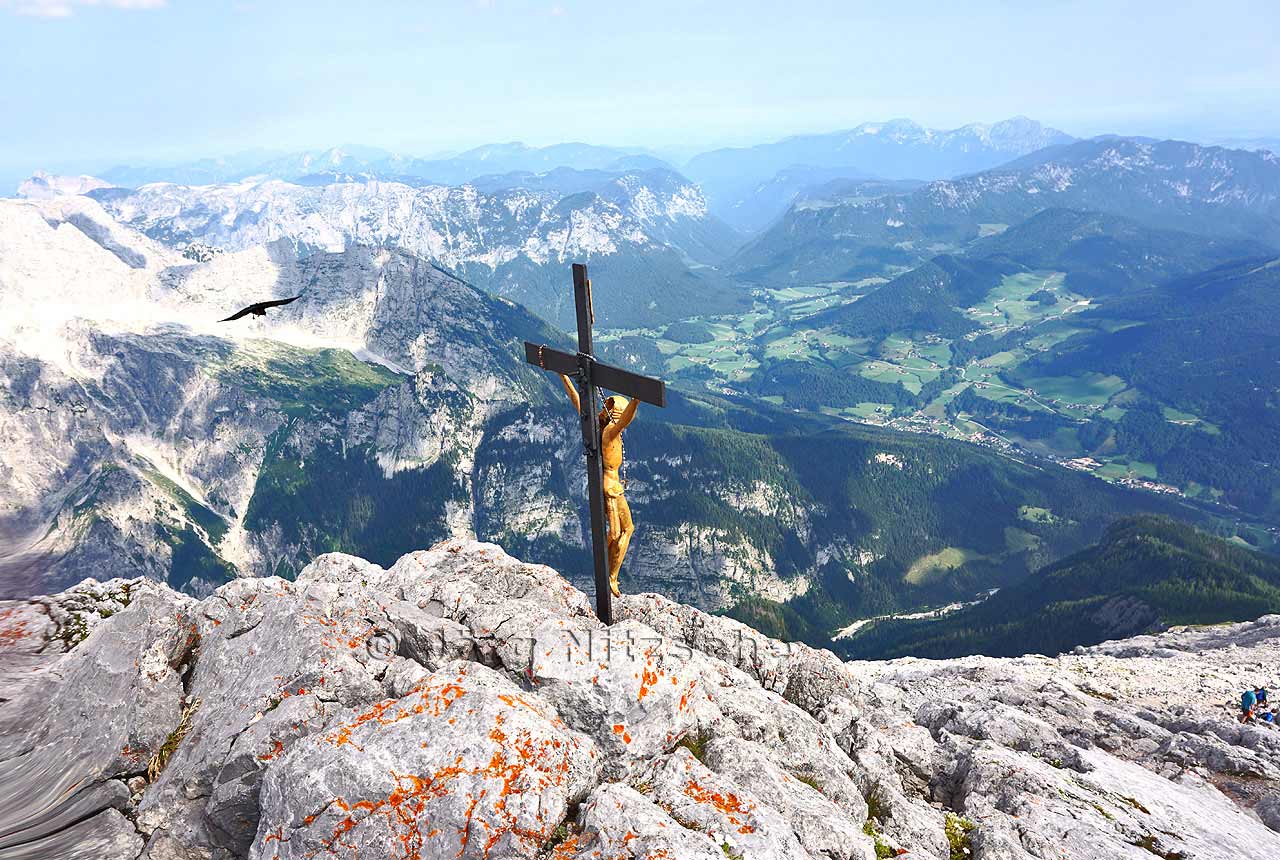 Wow, ich hab's geschafft. Was fr ein erhabener Anblick. Hier blicke ich in Richtung Hochkaltar und das Chiemgauer Land.